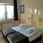 Ξενοδοχείο Am Wehrhahn 2*