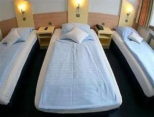 Am Wehrhahn 2* Düsseldorf